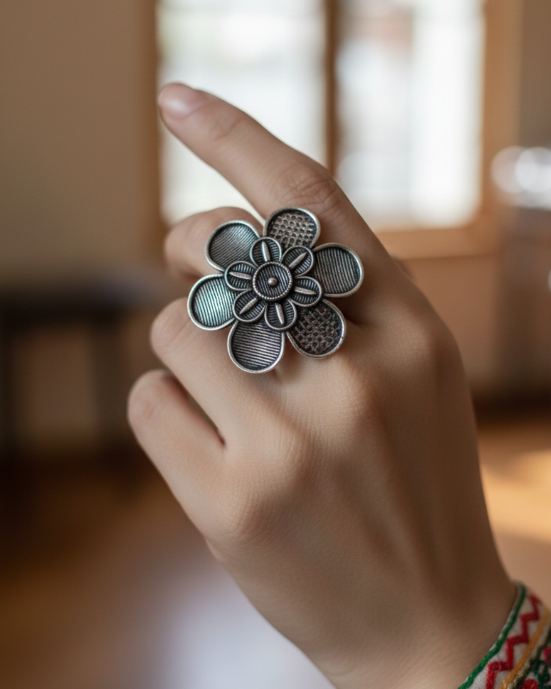Elegant Black Flower Ring – Stylish Adjustable Fashion Ring for Women