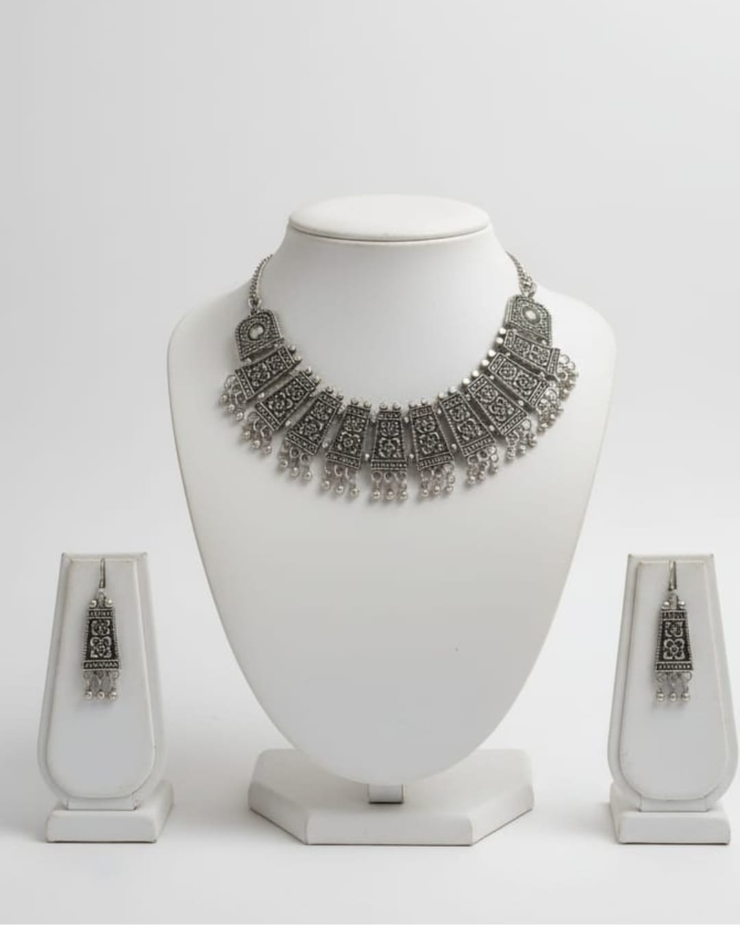 Silver Antique Jewelry Set for Women – Traditional Vintage Design