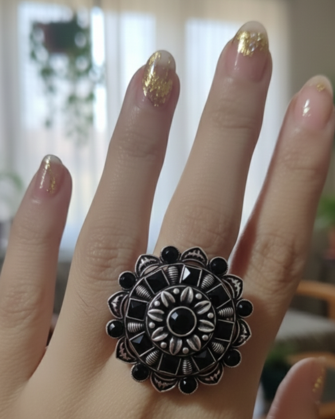Elegant Black Flower Ring – Stylish Adjustable Fashion Ring for Women
